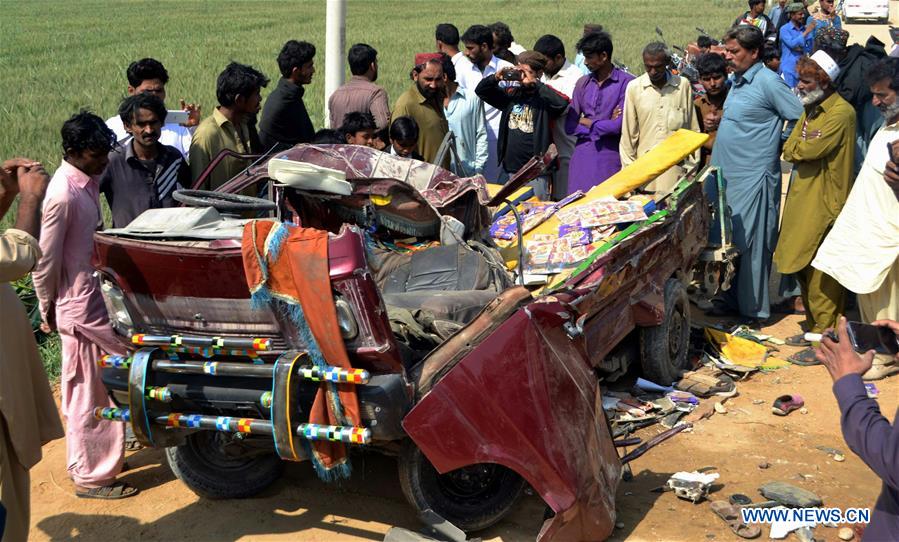 PAKISTAN-HYDERABAD-ROAD-ACCIDENT