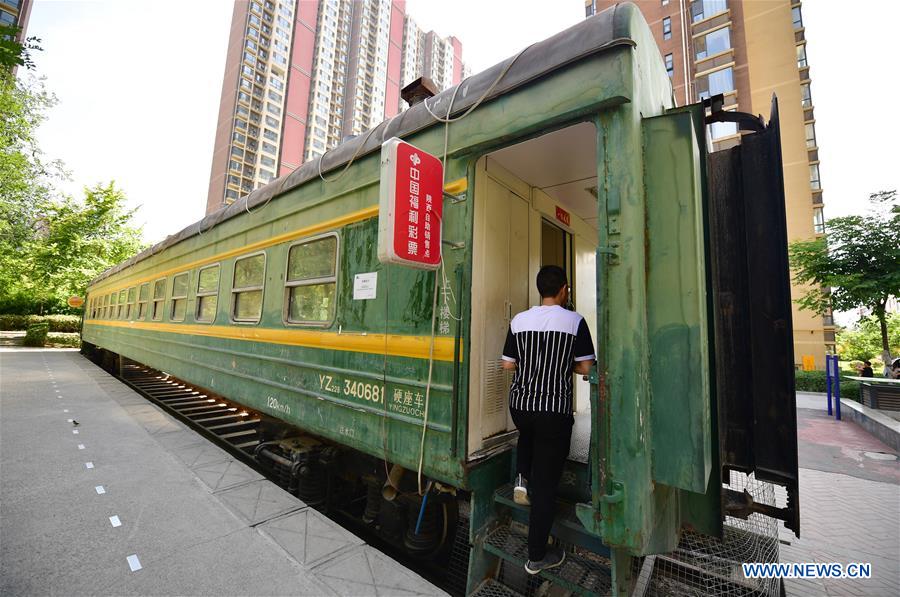 CHINA-XI'AN-TRAIN CONVERTED SUPERMARKET (CN)