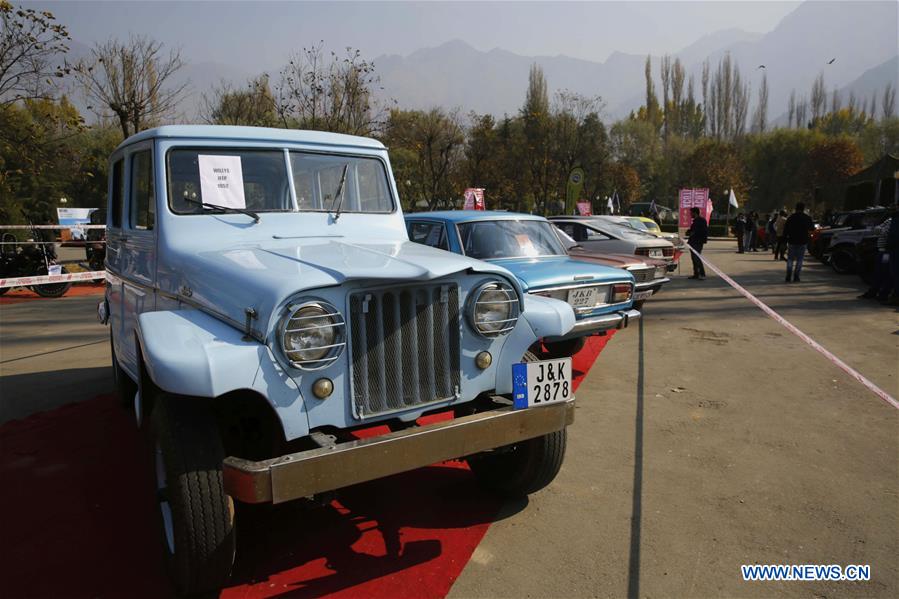 KASHMIR-SRINAGAR-VINTAGE CAR-EXHIBITION