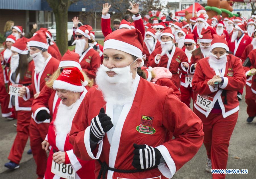 CANADA-ONTARIO-HAMILTON-SANTA 5K RUN