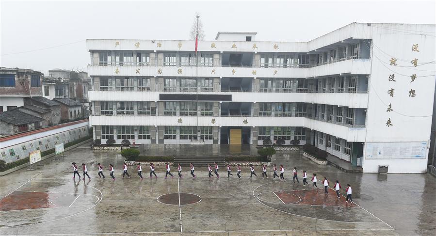 (SP)CHINA-SICHUAN-JULIAN-MIDDLE SCHOOL-BASKETBALL(CN)