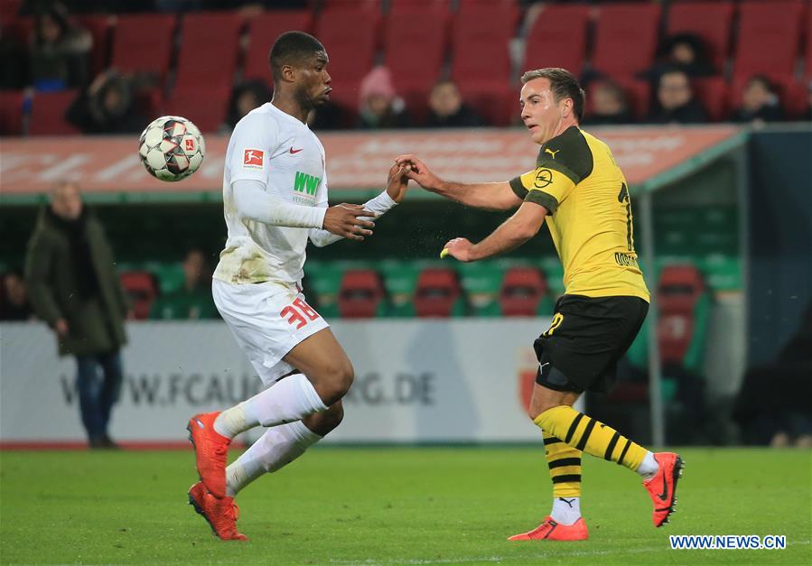 (SP)GERMANY-AUGSBURG-SOCCER-BUNDESLIGA-AUGSBURG VS DORTMUND