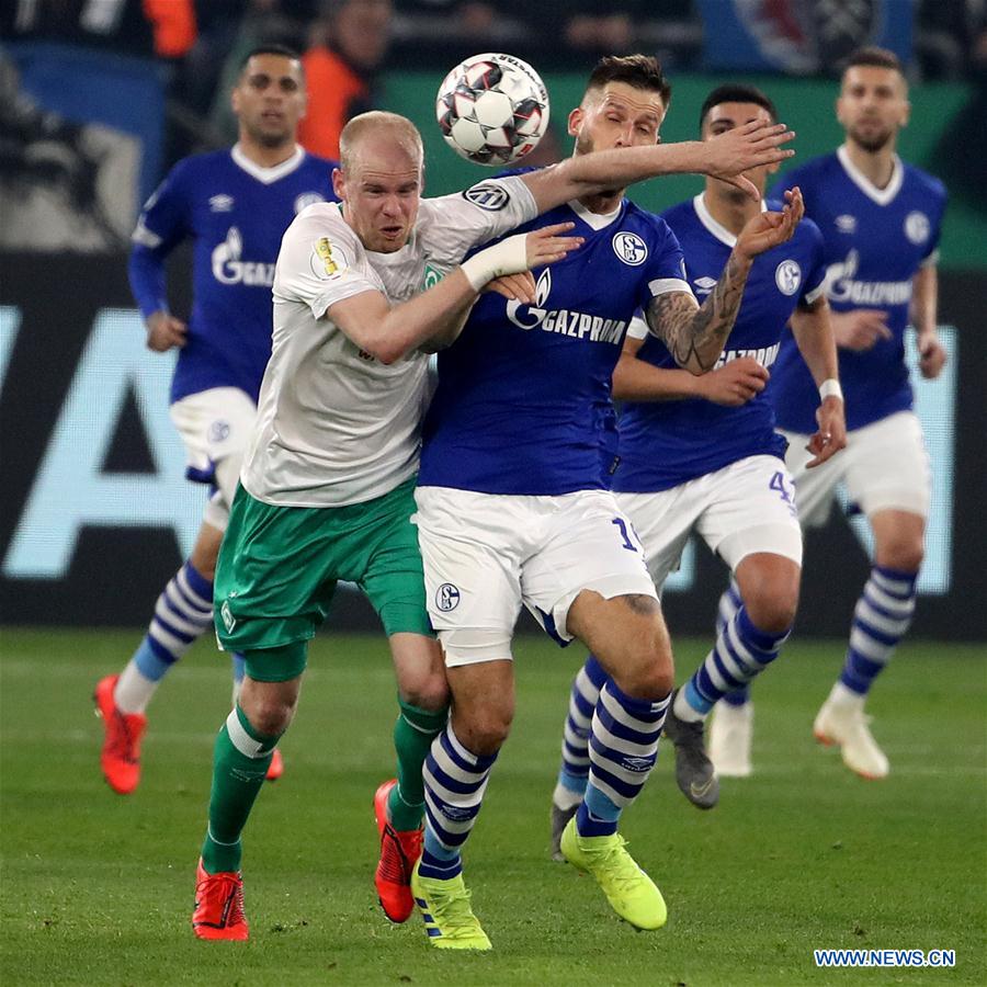 (SP)GERMANY-GELSENKIRCHEN-SOCCER-GERMAN CUP-QUARTERFINAL-SCHALKE 04 VS WERDER BREMEN