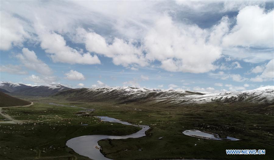 CHINA-QINGHAI-NIANBAOYUZE-MOUNTAIN-SCENERY (CN)