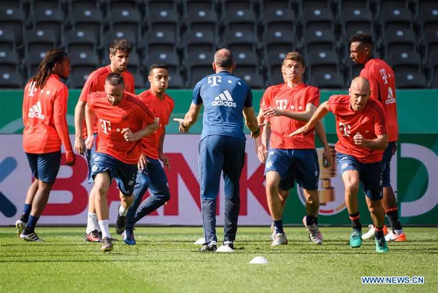 (SP)GERMANY-BERLIN-SOCCER-GERMAN CUP-LEIPZIG VS BAYERN MUNICH-PREPARATIONS