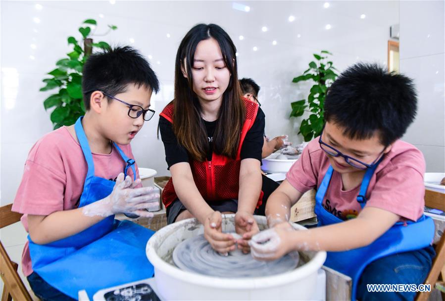 CHINA-ZHEJIANG-PRIMARY SCHOOL-POTTERY CLASS (CN)