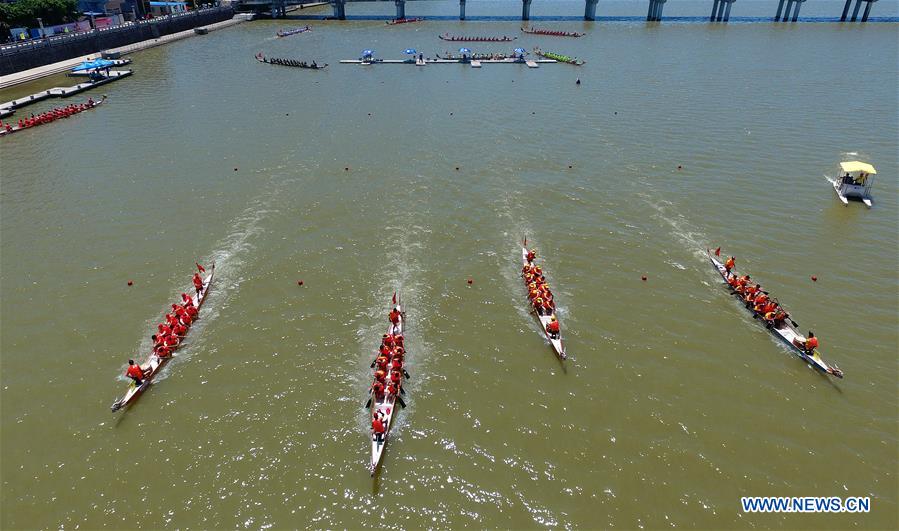 (SP)CHINA-HAINAN-CHENGMAI-DRAGON BOAT RACE