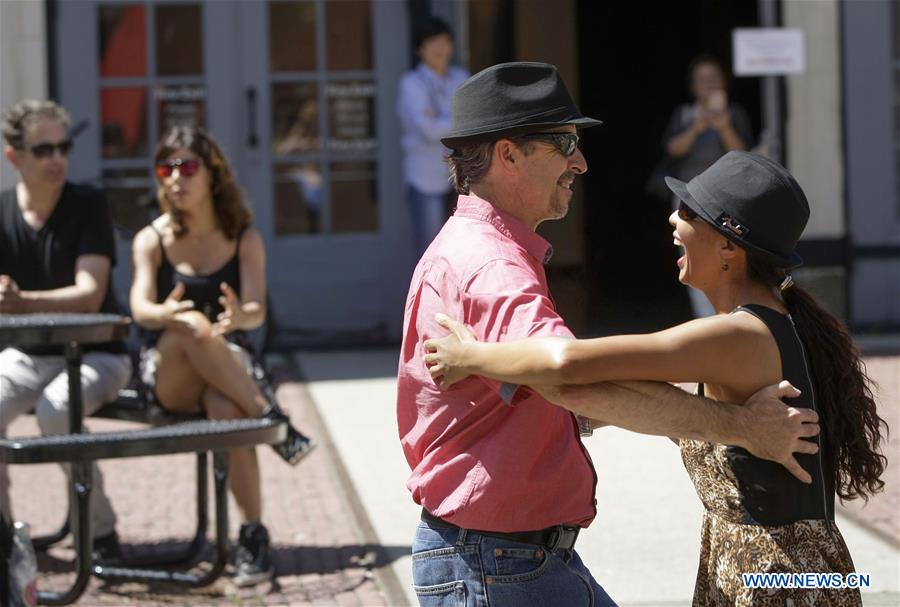 CANADA-VANCOUVER-DANCING ON THE STREET