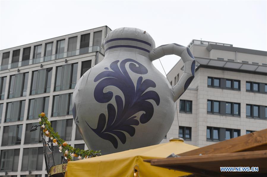 GERMANY-FRANKFURT-APPLE WINE FESTIVAL