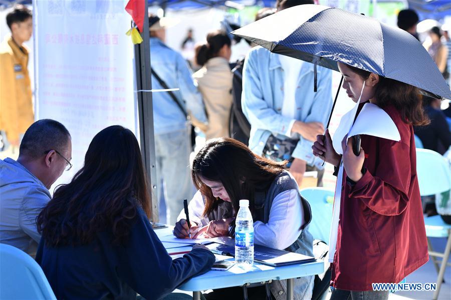 CHINA-TIBET-GRADUATES-JOB FAIR (CN)