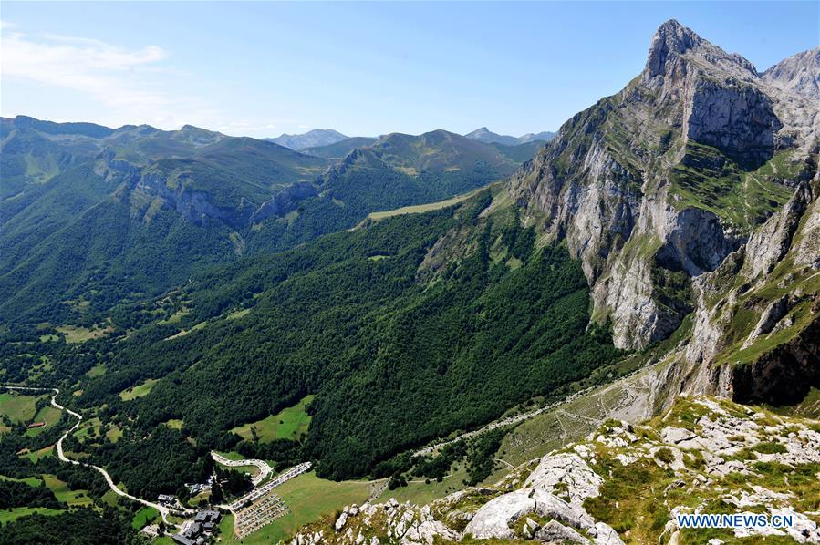 SPAIN-PICOS DE EUROPA NATIONAL PARK-SCENERY