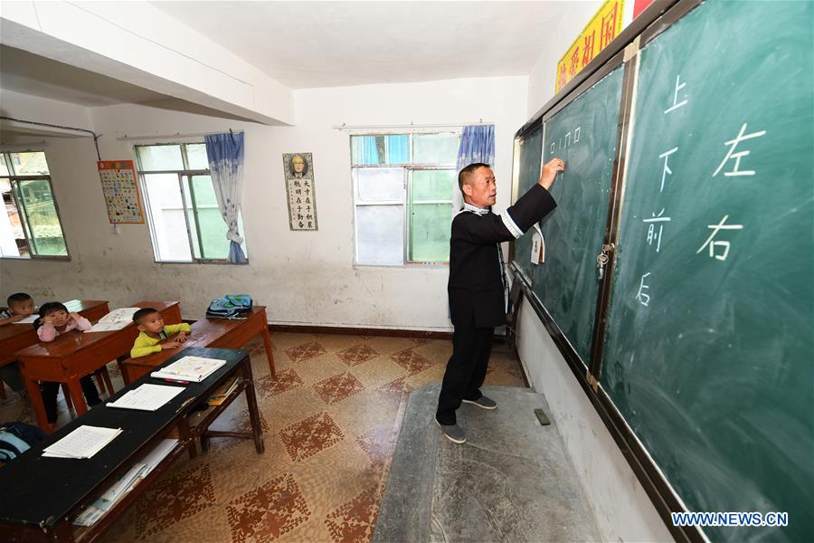 (FOCUS) CHINA-GUIZHOU-QIANDONGNAN-RURAL SCHOOL-TEACHER (CN)