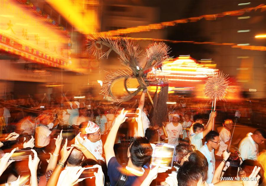 CHINA-HONG KONG-FIRE DRAGON DANCE (CN)