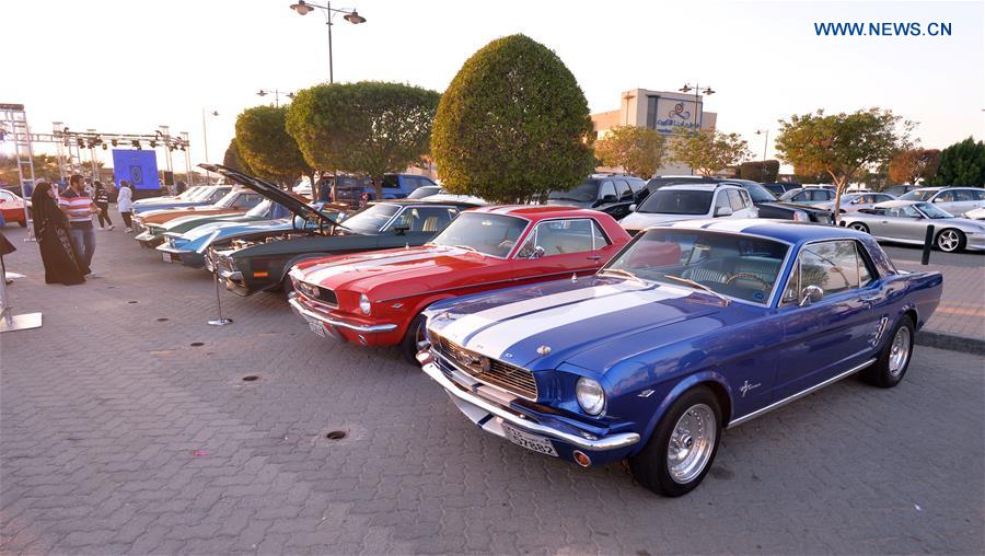 KUWAIT-KUWAIT CITY-VINTAGE CAR-SHOW