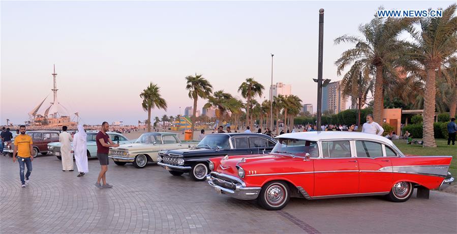 KUWAIT-KUWAIT CITY-VINTAGE CAR-SHOW