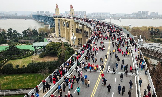 Xinhua Headlines: China's landmark Yangtze River bridge reopens to traffic