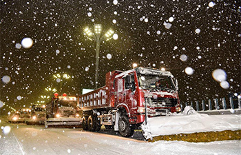 Heavy snowfall hits Urumqi, NW China's Xinjiang