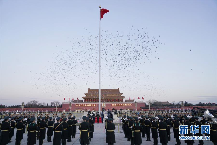 （社會）（6）人民解放軍首次執(zhí)行天安門廣場升國旗任務