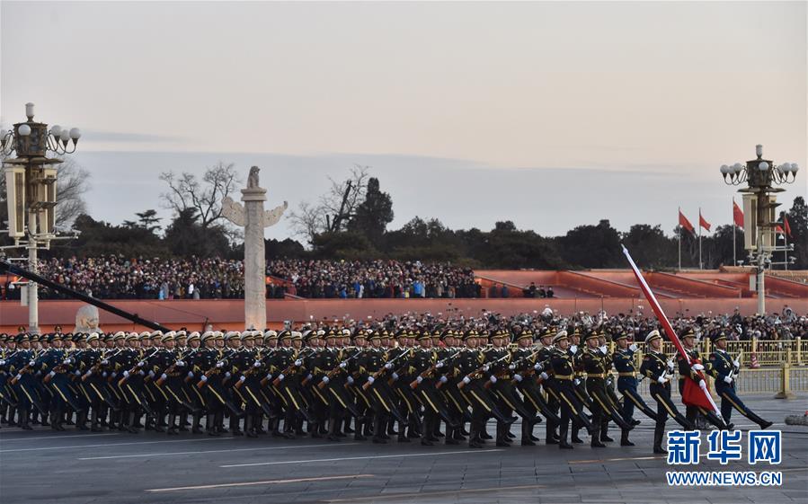 （社會(huì)）（11）人民解放軍首次執(zhí)行天安門(mén)廣場(chǎng)升國(guó)旗任務(wù)