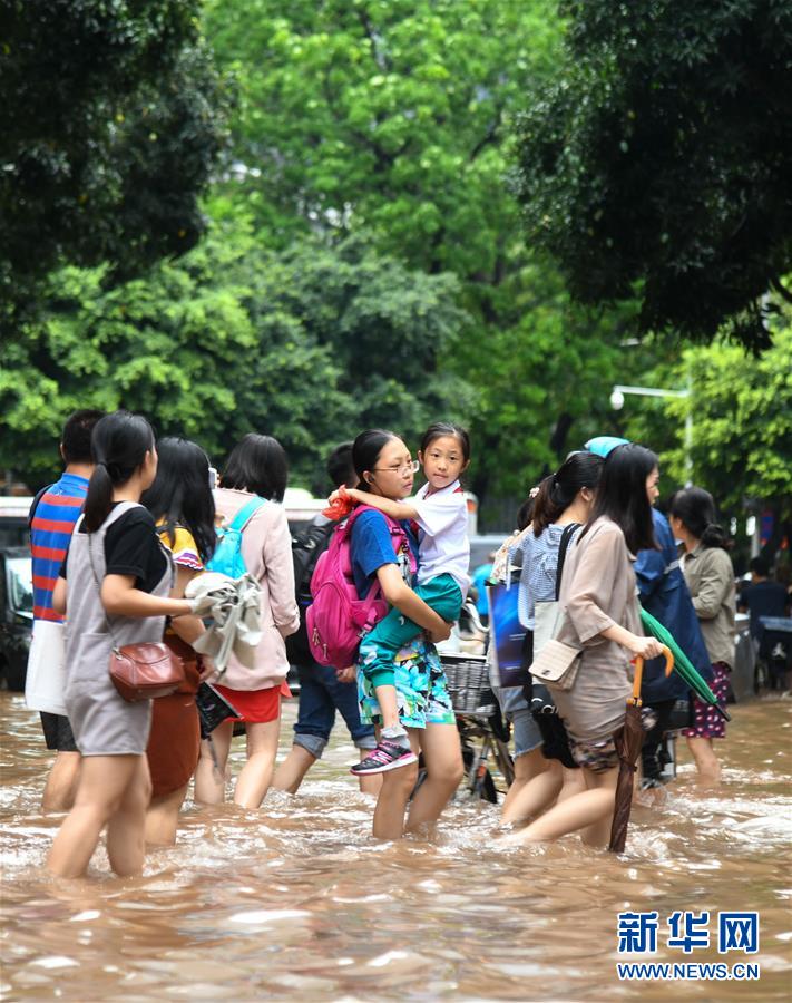 （環(huán)境）（2）臺風“艾云尼”攜雨襲廣州