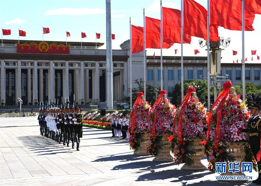 （新華全媒頭條·圖文互動(dòng)）（3）致敬英烈 捍衛(wèi)榮光——寫(xiě)在英雄烈士保護(hù)法實(shí)施后首個(gè)烈士紀(jì)念日