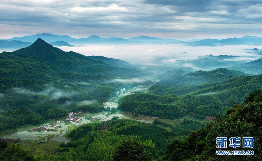 （兩會前夕看落實(shí)·圖文互動）（4）奮力脫貧攻堅(jiān) 生態(tài)追“清”逐“綠”——江西落實(shí)習(xí)近平總書記全國兩會重要講話精神紀(jì)實(shí)