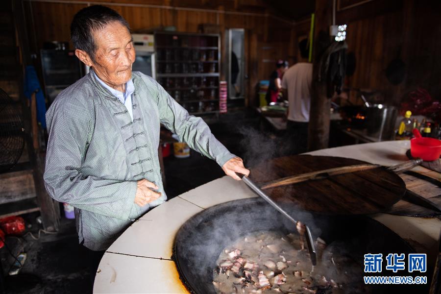 （新華全媒頭條·走向我們的小康生活·圖文互動(dòng)）（8）那山，那人，那苗寨——十八洞村三代人的奮斗史