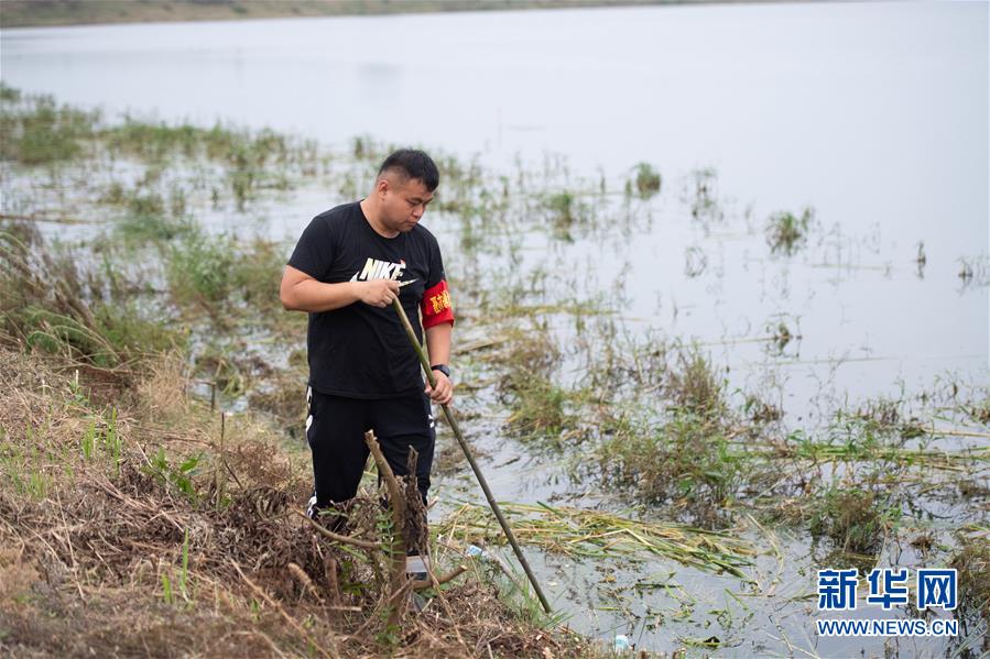 （防汛抗洪·圖文互動）（2）在大堤上成長，為人民守護——洪水中的青年“生力軍”