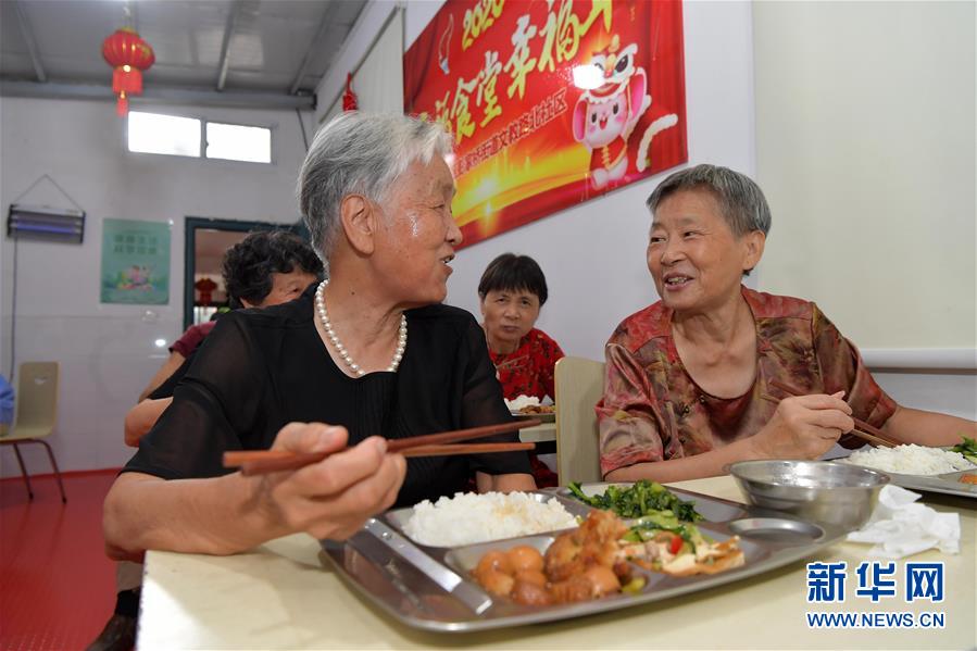 （新華全媒頭條·圖文互動）（11）歷史交匯點上的宏偉藍圖——《中共中央關于制定國民經(jīng)濟和社會發(fā)展第十四個五年規(guī)劃和二〇三五年遠景目標的建議》誕生記