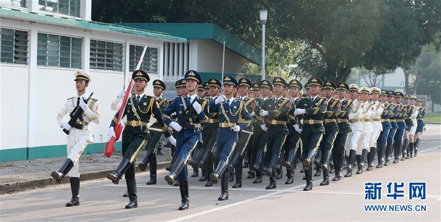 （圖文互動）（5）“我和我的祖國，一刻也不能分割”——解放軍駐香港部隊與市民共同慶祝國慶70周年見聞