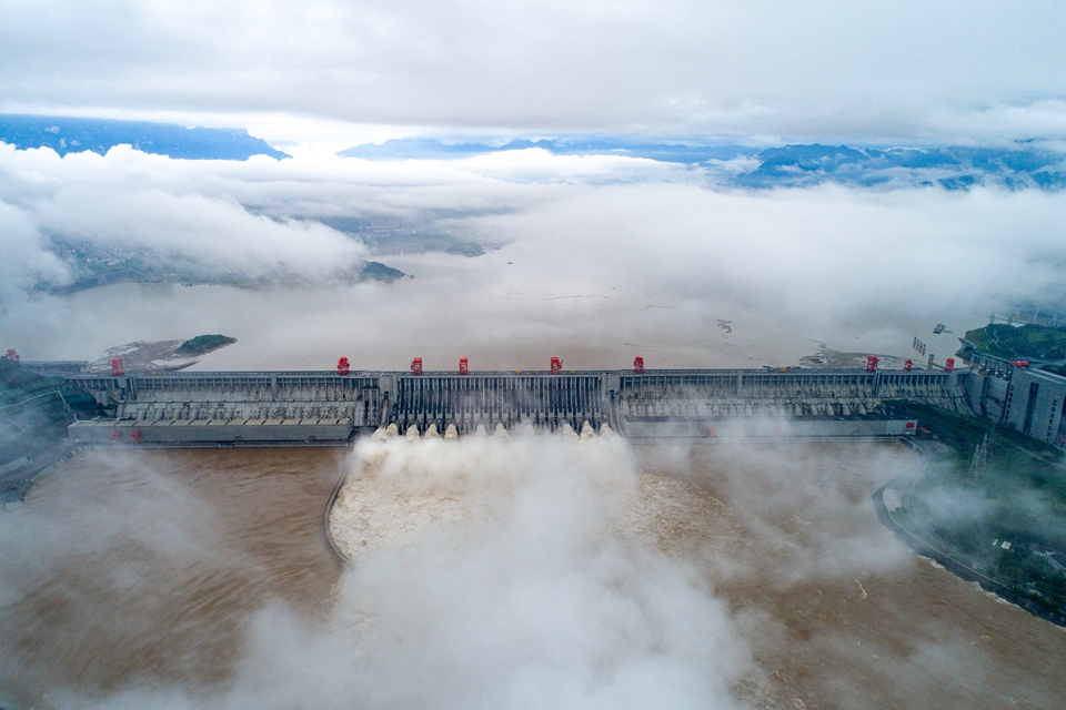 三峽水利樞紐迎戰(zhàn)建庫(kù)以來(lái)最大洪峰