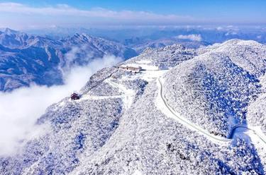 龍頭山雪韻